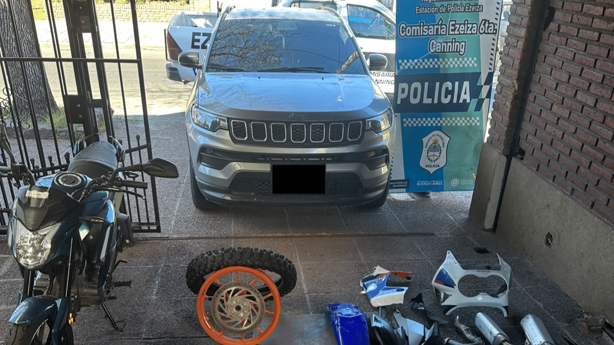 Tres detenidos y una moto robada recuperada en El Jagüel