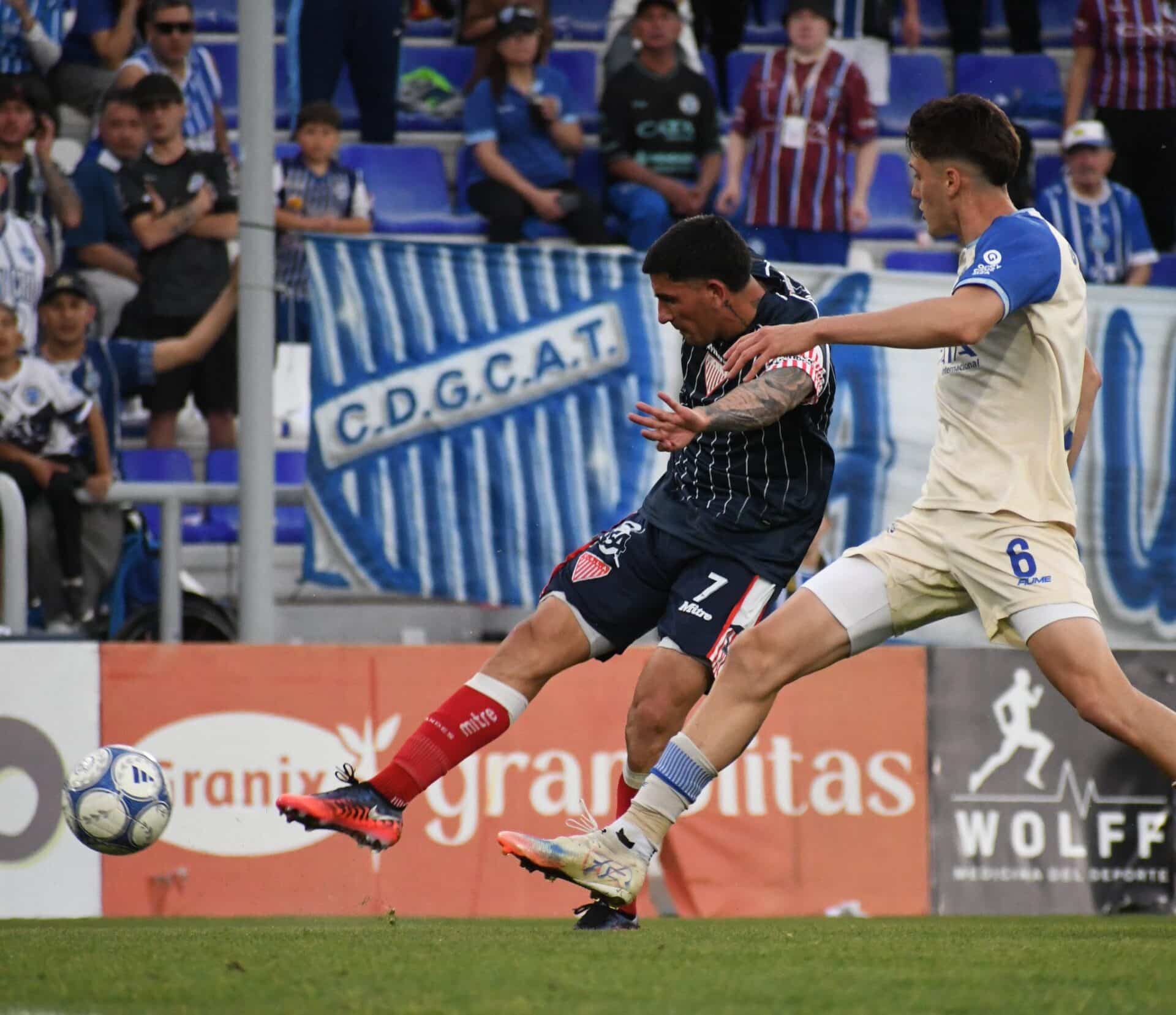 Godoy Cruz se lo dio vuelta a Los Andes sobre el final en Mendoza