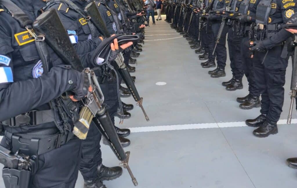 Guatemala: detienen a siete policías por venta ilegal de armas