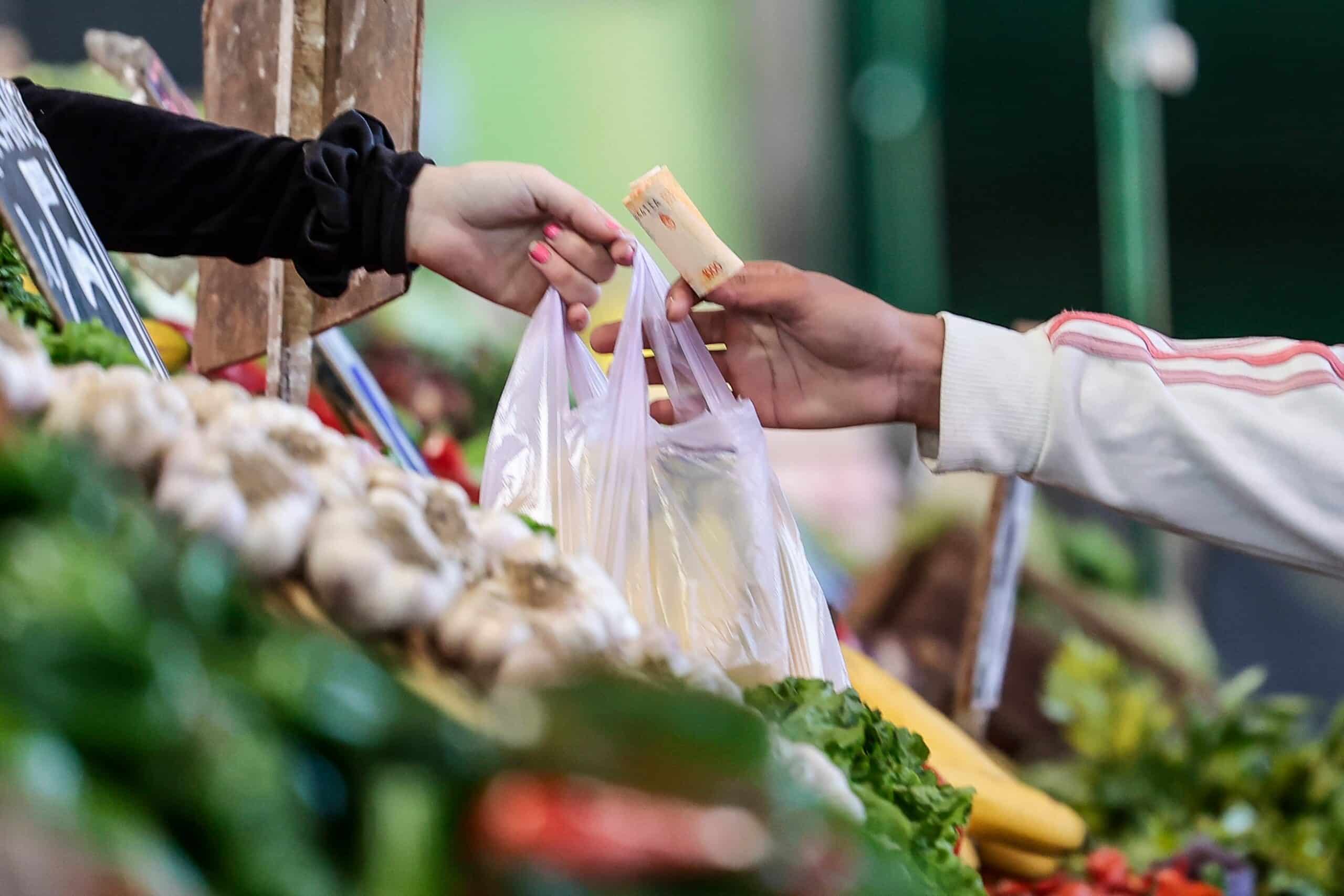 Inflación y circulante: la suba de precios triplicó el crecimiento de la base monetaria en un año