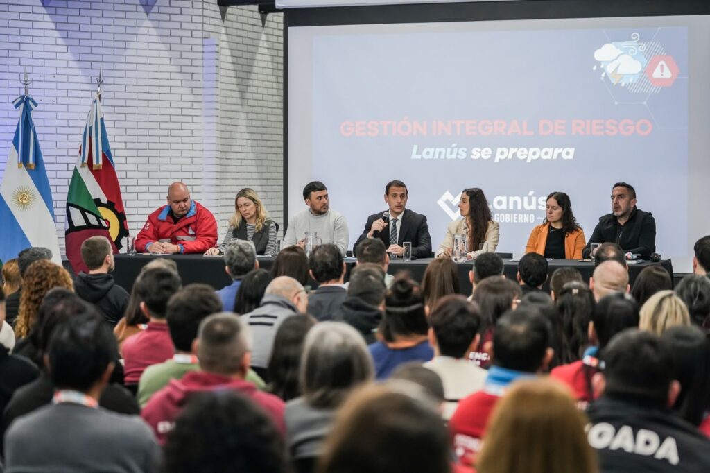 Julián Álvarez encabezó la tercera Jornada de Emergencias en Lanús