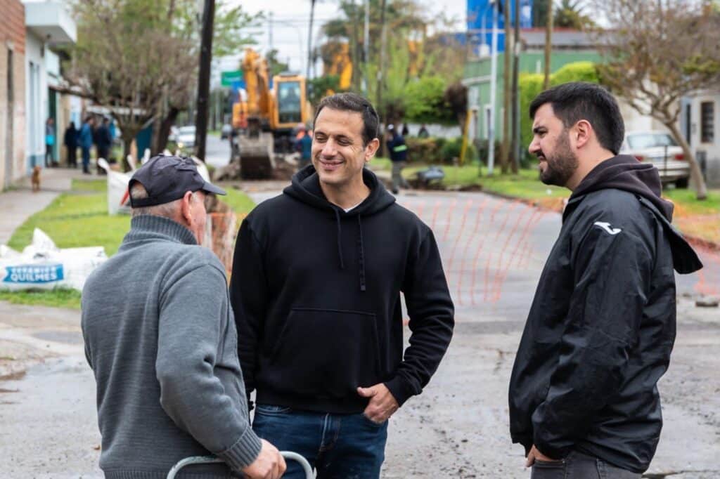 Julián Álvarez supervisó obras de pavimentación en Monte Chingolo