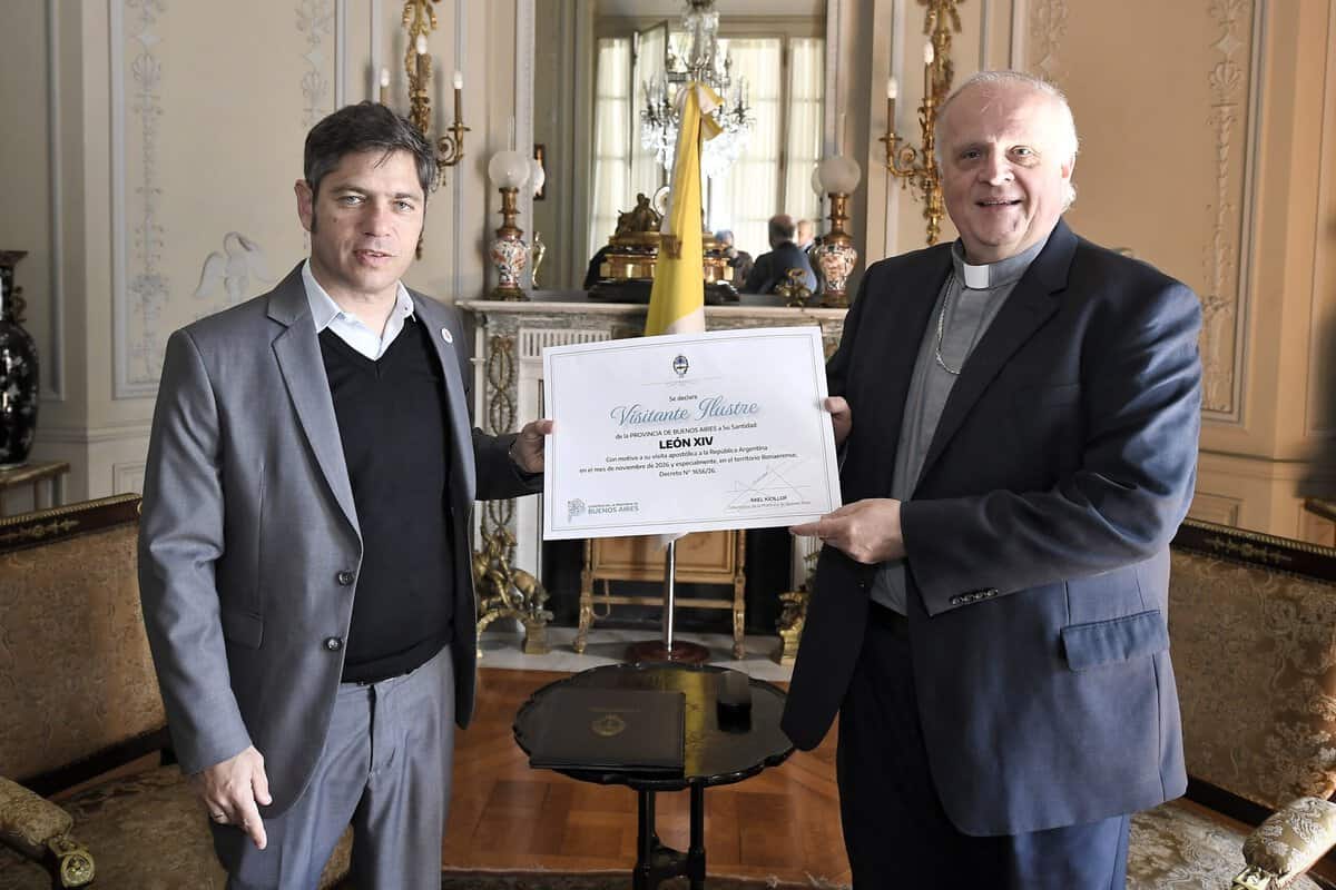 Kicillof se reunió con el nuncio apostólico Michael Wallace Banach