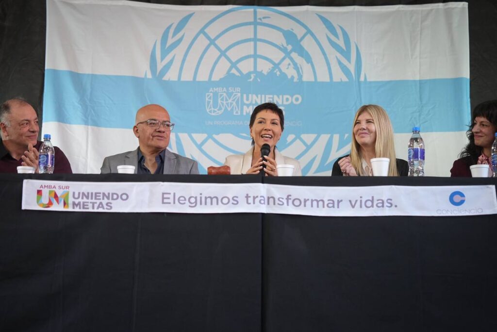 Mayra Mendoza llamó a estudiantes a transformar realidades injustas
