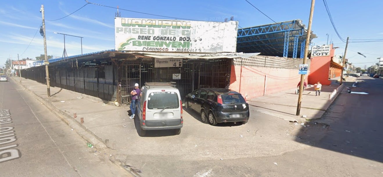 Tensión en Ingeniero Budge: trabajadores de la Feria Urkupiña marchan contra subas