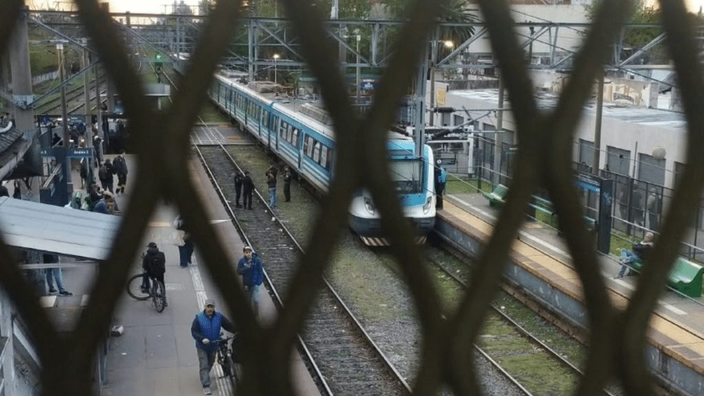 Tren Roca: una mujer fue rescatada con vida tras ser atropellada
